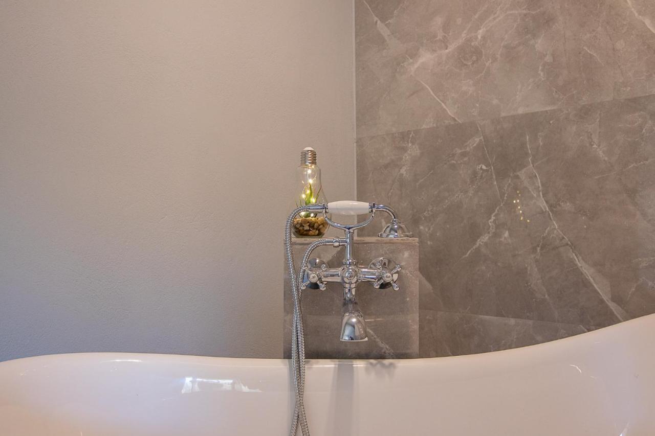 Georgianna'S Suite With Private Pool , 'Greysuite' Kómboi エクステリア 写真