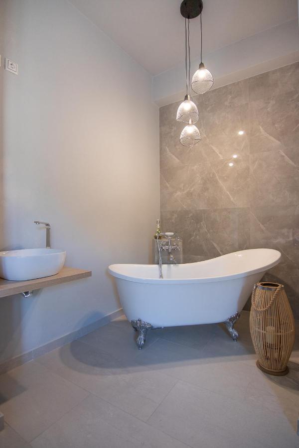 Georgianna'S Suite With Private Pool , 'Greysuite' Kómboi エクステリア 写真